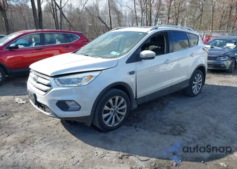 2017 Ford Escape Titanium из США, поврежденный, VIN 1FMCU9JD8HUC58242